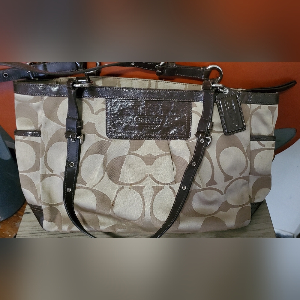 Coach F0867-13025 Patent Leather Signature Pleated Tote East West Gallery Brown